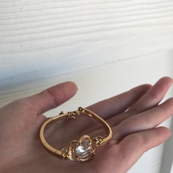 NWOT Gold rose bracelet with adjustable straps - Picture 5 of 5